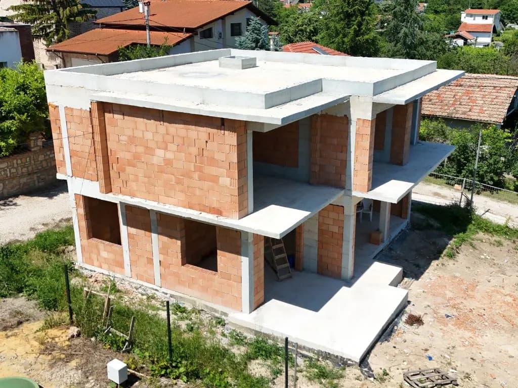 Груб строеж